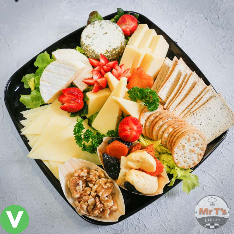 cheese platter with crackers-1