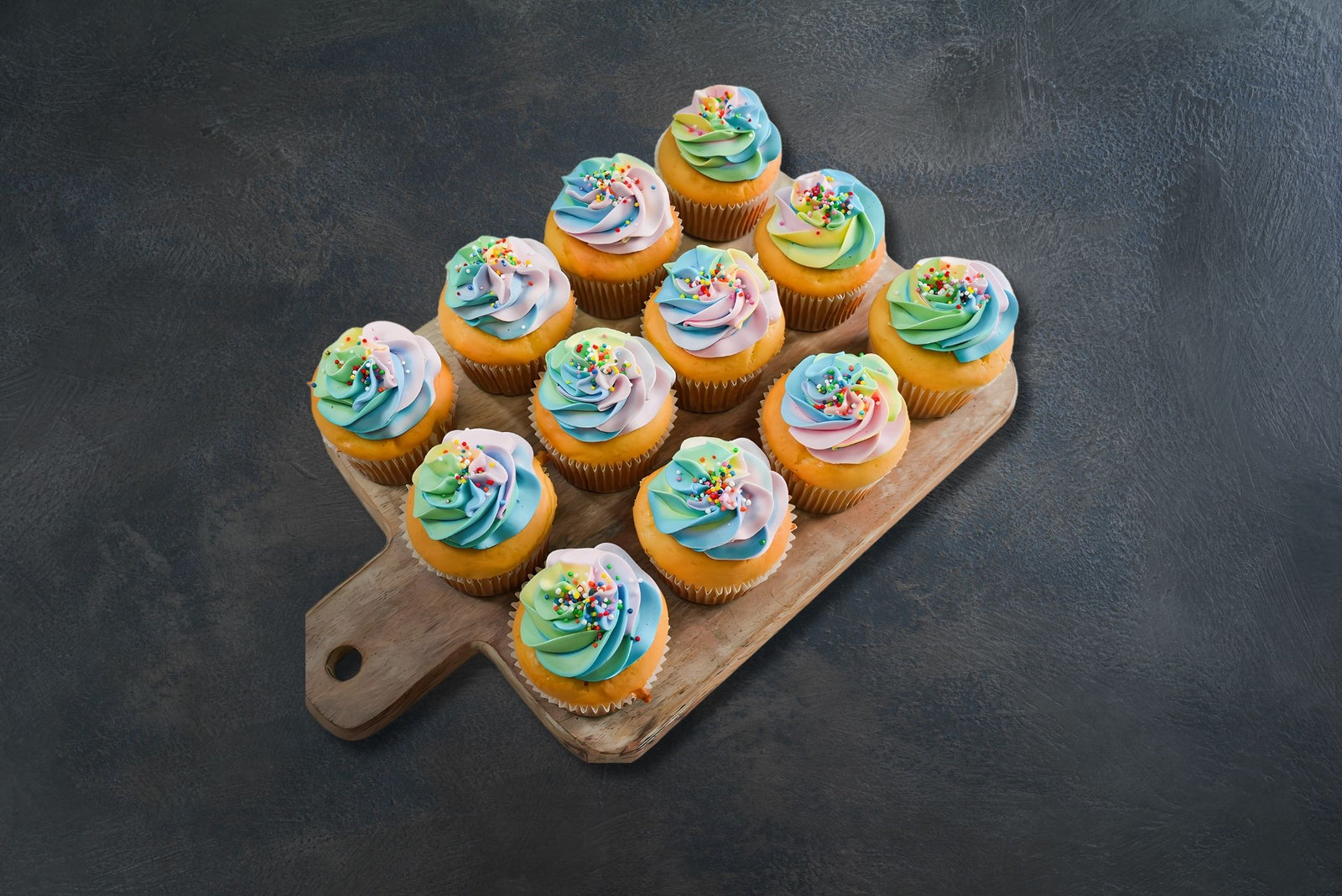 multicolor-cupcakes